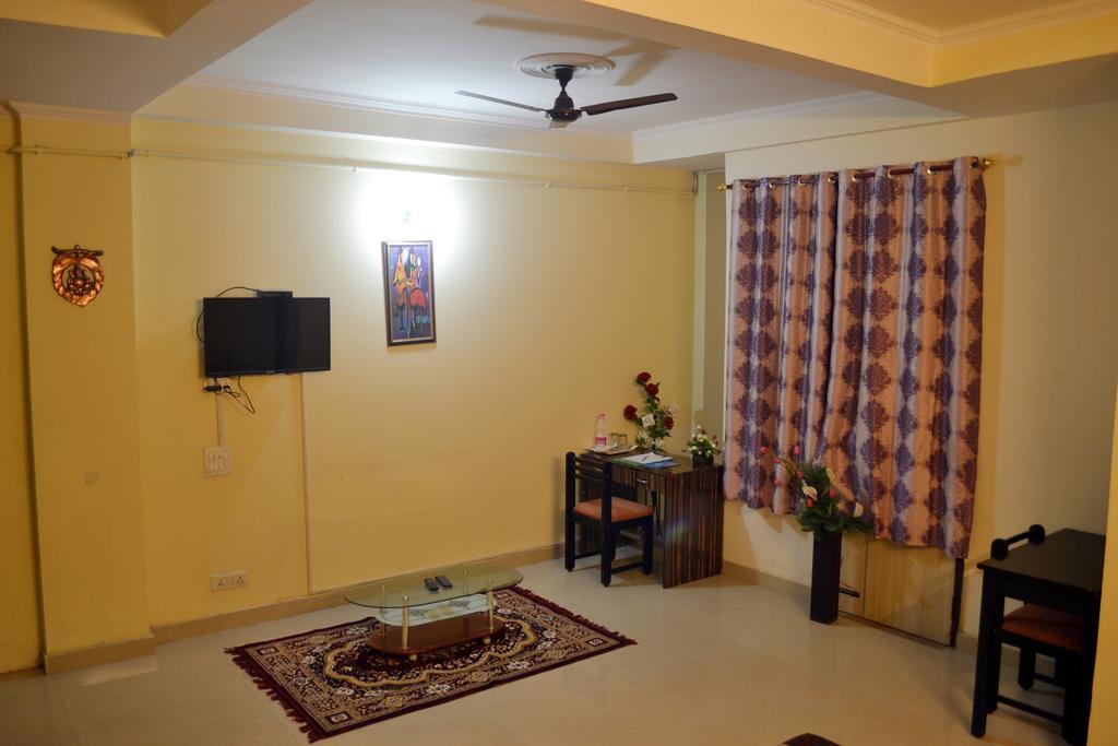 Airport Hotel Sunrise Blue Delhi  Buitenkant foto
