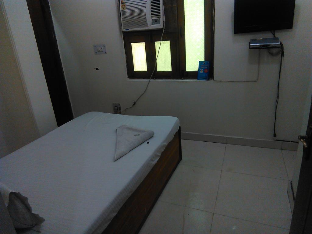 Airport Hotel Sunrise Blue Delhi  Buitenkant foto