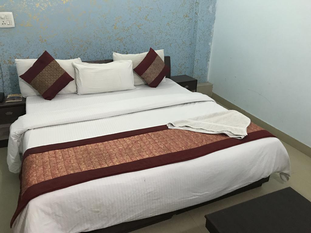 Airport Hotel Sunrise Blue Delhi  Buitenkant foto